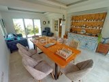 4 yatak odalı ikinci el villa + 10m x 5m ısıtmalı yüzme havuzu + full eşyalı + spor salonu + snooker oyun odası + şarap mahzeni + depo odası + çift garaj + havu
