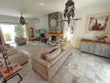 4 yatak odalı ikinci el villa + 10m x 5m ısıtmalı yüzme havuzu + full eşyalı + spor salonu + snooker oyun odası + şarap mahzeni + depo odası + çift garaj + havu