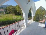 4 yatak odalı ikinci el villa + 10m x 5m ısıtmalı yüzme havuzu + full eşyalı + spor salonu + snooker oyun odası + şarap mahzeni + depo odası + çift garaj + havu