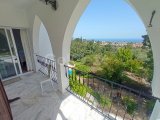 4 yatak odalı ikinci el villa + 10m x 5m ısıtmalı yüzme havuzu + full eşyalı + spor salonu + snooker oyun odası + şarap mahzeni + depo odası + çift garaj + havu