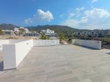 Lüks, en üst kalitede, plan aşamasında 3 yatak odalı bungalov + çatı terası + ortak yüzme havuzu + restoran + spor salonu + muhteşem deniz ve dağ manzaraları
