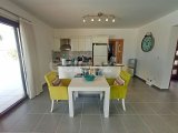3 yatak odalı ikinci el bungalow + tamamen mobilyalı + çatı terası + 10 m x 5 m Roma sonlu havuz + deniz ve dağ manzaralı + Tapu sahibinin adına, KDV ödenmiş