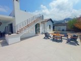 3 yatak odalı ikinci el bungalow + tamamen mobilyalı + çatı terası + 10 m x 5 m Roma sonlu havuz + deniz ve dağ manzaralı + Tapu sahibinin adına, KDV ödenmiş