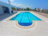3 yatak odalı ikinci el bungalow + tamamen mobilyalı + çatı terası + 10 m x 5 m Roma sonlu havuz + deniz ve dağ manzaralı + Tapu sahibinin adına, KDV ödenmiş