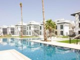 Ortak havuz + sauna + bar + özel plaja yürüme mesafesinde 4 yatak odalı yeni LÜKS deniz kenarı daire