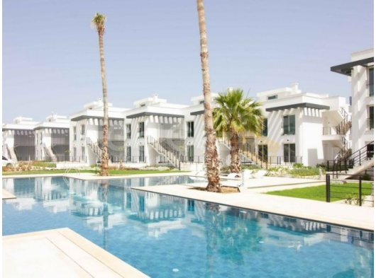 Ortak havuz + sauna + bar + özel plaja yürüme mesafesinde 4 yatak odalı yeni LÜKS deniz kenarı daire