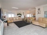 5 yatak odalı ikinci el villa + DENİZ KENARI + 12m x 8 havuz + spor salonu + çalışma odası + güneş panelleri + foto voltaj sistemi + beyaz eşyalar + klima + mer