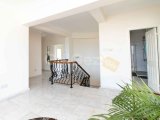 5 yatak odalı ikinci el villa + DENİZ KENARI + 12m x 8 havuz + spor salonu + çalışma odası + güneş panelleri + foto voltaj sistemi + beyaz eşyalar + klima + mer