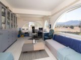 5 yatak odalı ikinci el villa + DENİZ KENARI + 12m x 8 havuz + spor salonu + çalışma odası + güneş panelleri + foto voltaj sistemi + beyaz eşyalar + klima + mer