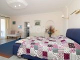 5 yatak odalı ikinci el villa + DENİZ KENARI + 12m x 8 havuz + spor salonu + çalışma odası + güneş panelleri + foto voltaj sistemi + beyaz eşyalar + klima + mer
