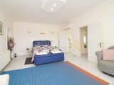 5 yatak odalı ikinci el villa + DENİZ KENARI + 12m x 8 havuz + spor salonu + çalışma odası + güneş panelleri + foto voltaj sistemi + beyaz eşyalar + klima + mer