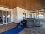 5 yatak odalı ikinci el villa + DENİZ KENARI + 12m x 8 havuz + spor salonu + çalışma odası + güneş panelleri + foto voltaj sistemi + beyaz eşyalar + klima + mer
