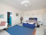 5 yatak odalı ikinci el villa + DENİZ KENARI + 12m x 8 havuz + spor salonu + çalışma odası + güneş panelleri + foto voltaj sistemi + beyaz eşyalar + klima + mer