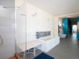 5 yatak odalı ikinci el villa + DENİZ KENARI + 12m x 8 havuz + spor salonu + çalışma odası + güneş panelleri + foto voltaj sistemi + beyaz eşyalar + klima + mer