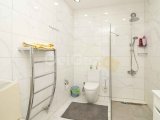 5 yatak odalı ikinci el villa + DENİZ KENARI + 12m x 8 havuz + spor salonu + çalışma odası + güneş panelleri + foto voltaj sistemi + beyaz eşyalar + klima + mer