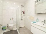 5 yatak odalı ikinci el villa + DENİZ KENARI + 12m x 8 havuz + spor salonu + çalışma odası + güneş panelleri + foto voltaj sistemi + beyaz eşyalar + klima + mer
