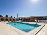 5 yatak odalı ikinci el villa + DENİZ KENARI + 12m x 8 havuz + spor salonu + çalışma odası + güneş panelleri + foto voltaj sistemi + beyaz eşyalar + klima + mer