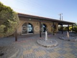 5 yatak odalı ikinci el villa + DENİZ KENARI + 12m x 8 havuz + spor salonu + çalışma odası + güneş panelleri + foto voltaj sistemi + beyaz eşyalar + klima + mer