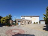 5 yatak odalı ikinci el villa + DENİZ KENARI + 12m x 8 havuz + spor salonu + çalışma odası + güneş panelleri + foto voltaj sistemi + beyaz eşyalar + klima + mer