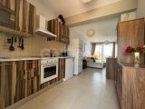 Bu Prestijli Sitede Güzel Sunumlu 2 Yatak Odalı Zemin Kat Daire + Ortak Havuz + Spor Salonu + Deniz Manzarası