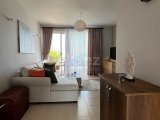 Bu Prestijli Sitede Güzel Sunumlu 2 Yatak Odalı Zemin Kat Daire + Ortak Havuz + Spor Salonu + Deniz Manzarası