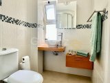Bu Prestijli Sitede Güzel Sunumlu 2 Yatak Odalı Zemin Kat Daire + Ortak Havuz + Spor Salonu + Deniz Manzarası