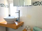 Bu Prestijli Sitede Güzel Sunumlu 2 Yatak Odalı Zemin Kat Daire + Ortak Havuz + Spor Salonu + Deniz Manzarası