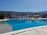 Bu Prestijli Sitede Güzel Sunumlu 2 Yatak Odalı Zemin Kat Daire + Ortak Havuz + Spor Salonu + Deniz Manzarası