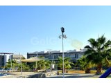 Bu Prestijli Sitede Güzel Sunumlu 2 Yatak Odalı Zemin Kat Daire + Ortak Havuz + Spor Salonu + Deniz Manzarası