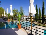 Çarpıcı 2 yatak odalı modern penthouse daire + ödüllü butik otel ve şarap çiftliğinin bir parçası + ortak yüzme havuzu + spor salonu + kafe + sauna + çocuk oyun