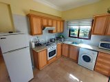 Büyük Değer - Güzel bakımlı sitede iyi sunulmuş 2 yatak odalı penthouse daire + ortak yüzme havuzu + tamamen mobilyalı + klima + beyaz eşya