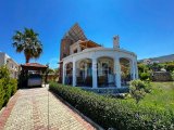 3 yatak odalı Akdeniz tarzı yeniden satış villası + 8m x 4m yüzme havuzu + tam donanımlı + merkezi ısıtma + güneş panelleri + sauna + muhteşem deniz ve dağ manz