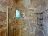 3 yatak odalı Akdeniz tarzı yeniden satış villası + 8m x 4m yüzme havuzu + tam donanımlı + merkezi ısıtma + güneş panelleri + sauna + muhteşem deniz ve dağ manz