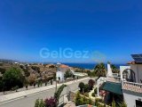 3 yatak odalı Akdeniz tarzı yeniden satış villası + 8m x 4m yüzme havuzu + tam donanımlı + merkezi ısıtma + güneş panelleri + sauna + muhteşem deniz ve dağ manz