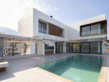 4 yatak odalı yepyeni lüks villa + beyaz eşyalar + özel yüzme havuzu + çamaşır ve kiler odaları + su ve elektrikle çalışan yerden ısıtma + kapalı site + ana kon