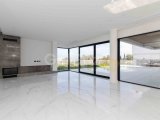 4 yatak odalı yepyeni lüks villa + beyaz eşyalar + özel yüzme havuzu + çamaşır ve kiler odaları + su ve elektrikle çalışan yerden ısıtma + kapalı site + ana kon