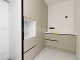4 yatak odalı yepyeni lüks villa + beyaz eşyalar + özel yüzme havuzu + çamaşır ve kiler odaları + su ve elektrikle çalışan yerden ısıtma + kapalı site + ana kon
