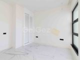 4 yatak odalı yepyeni lüks villa + beyaz eşyalar + özel yüzme havuzu + çamaşır ve kiler odaları + su ve elektrikle çalışan yerden ısıtma + kapalı site + ana kon