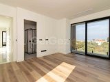 4 yatak odalı yepyeni lüks villa + beyaz eşyalar + özel yüzme havuzu + çamaşır ve kiler odaları + su ve elektrikle çalışan yerden ısıtma + kapalı site + ana kon