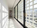 4 yatak odalı yepyeni lüks villa + beyaz eşyalar + özel yüzme havuzu + çamaşır ve kiler odaları + su ve elektrikle çalışan yerden ısıtma + kapalı site + ana kon