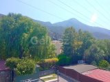Güzel 3/4 yatak odalı ikinci el villa + 10m x 5m yüzme havuzu + tam donanımlı mutfak ve yemek alanı + güzel deniz, dağ ve Bellapais Manastırı manzarası + ana ko