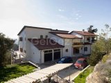 5 yatak odalı ikinci el villa + bodrum alanı + büyük arsa + çift garaj + muhteşem dağ manzaraları + Pre-74 Kuzey Kıbrıs Türk Cumhuriyeti tapu senedi + Tapu sahi