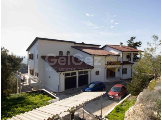 5 yatak odalı ikinci el villa + bodrum alanı + büyük arsa + çift garaj + muhteşem dağ manzaraları + Pre-74 Kuzey Kıbrıs Türk Cumhuriyeti tapu senedi + Tapu sahi