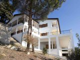5 yatak odalı ikinci el villa + bodrum alanı + büyük arsa + çift garaj + muhteşem dağ manzaraları + Pre-74 Kuzey Kıbrıs Türk Cumhuriyeti tapu senedi + Tapu sahi