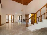 5 yatak odalı ikinci el villa + bodrum alanı + büyük arsa + çift garaj + muhteşem dağ manzaraları + Pre-74 Kuzey Kıbrıs Türk Cumhuriyeti tapu senedi + Tapu sahi
