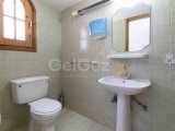 5 yatak odalı ikinci el villa + bodrum alanı + büyük arsa + çift garaj + muhteşem dağ manzaraları + Pre-74 Kuzey Kıbrıs Türk Cumhuriyeti tapu senedi + Tapu sahi