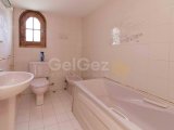 5 yatak odalı ikinci el villa + bodrum alanı + büyük arsa + çift garaj + muhteşem dağ manzaraları + Pre-74 Kuzey Kıbrıs Türk Cumhuriyeti tapu senedi + Tapu sahi