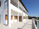 5 yatak odalı ikinci el villa + bodrum alanı + büyük arsa + çift garaj + muhteşem dağ manzaraları + Pre-74 Kuzey Kıbrıs Türk Cumhuriyeti tapu senedi + Tapu sahi