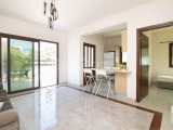 3 yatak odalı ikinci el villa + son zamanlarda yenilenmiş + mobilyalı + merkezi ısıtma altyapısı + jakuzi + plaja yürüme mesafesinde + Tapu sahibinin adına, KDV
