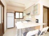 3 yatak odalı ikinci el villa + son zamanlarda yenilenmiş + mobilyalı + merkezi ısıtma altyapısı + jakuzi + plaja yürüme mesafesinde + Tapu sahibinin adına, KDV